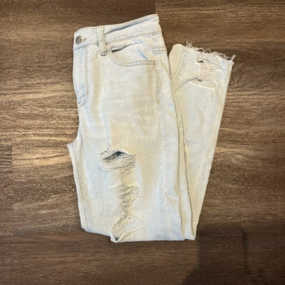 Revamped denim distressed jeans - Picture 1 of 5